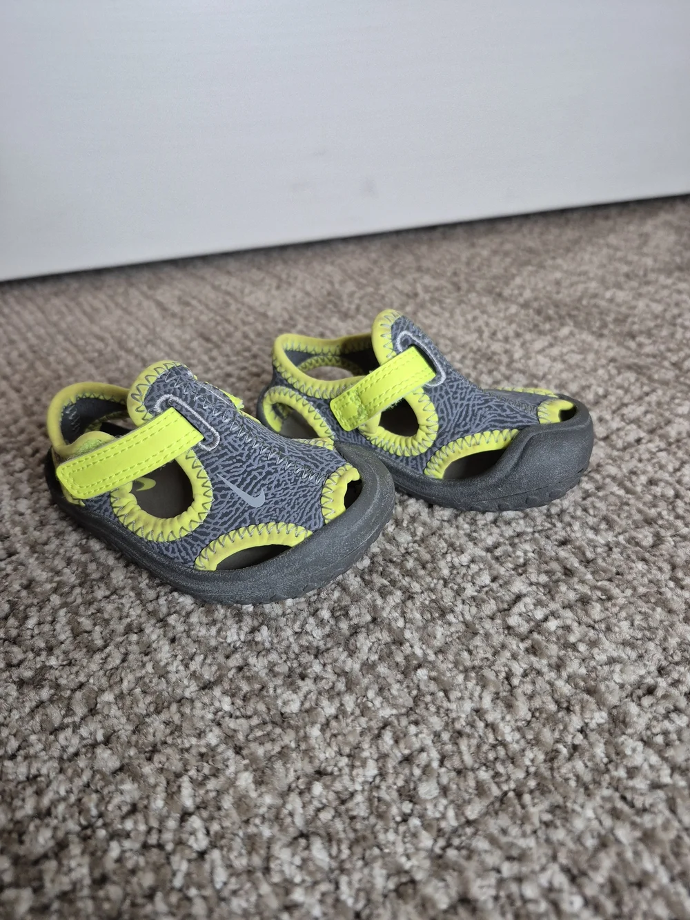 Nike Kids Grey and Neon Yellow Closed-Toe Sandals